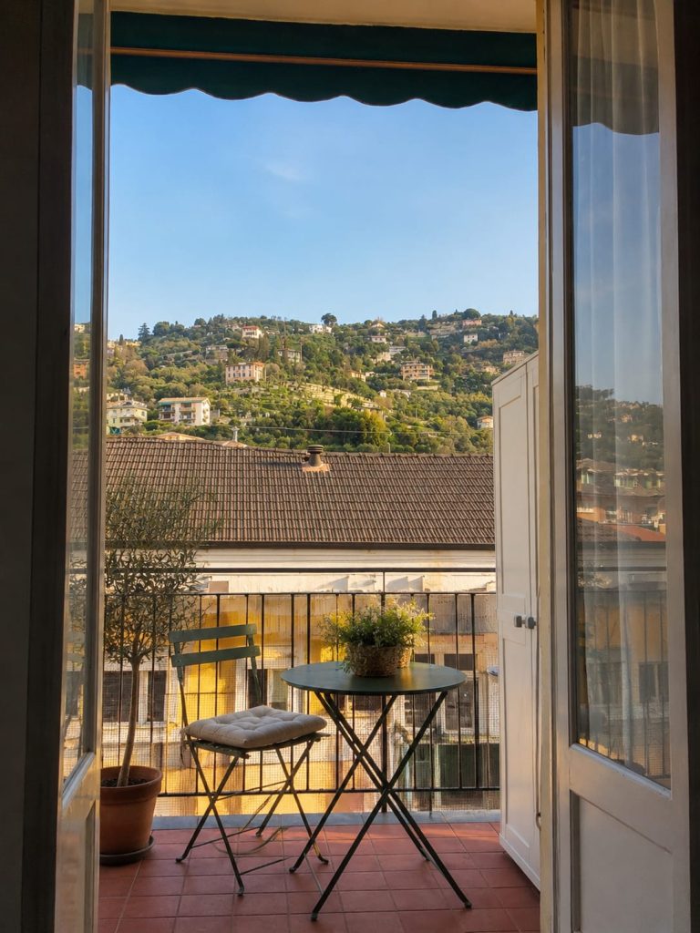 Il balcone con vista sulle colline