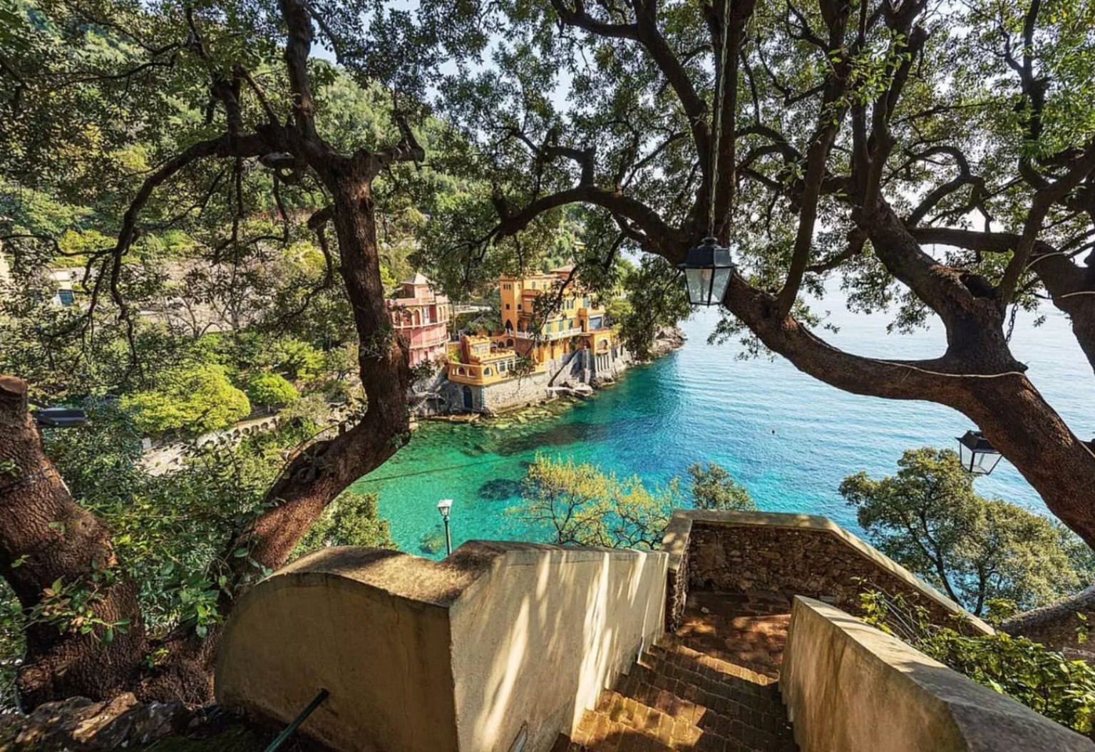 La baia vista dall’alto della scalinata